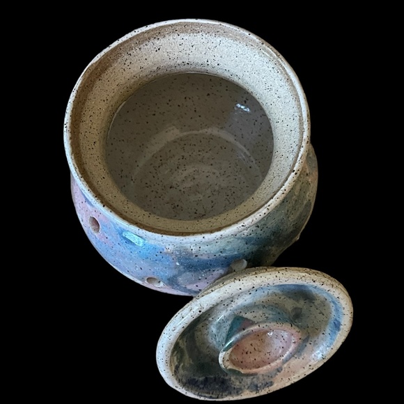 Studio Pottery Garlic Keeper Crock / Tea Light Holder - Picture 12 of 12